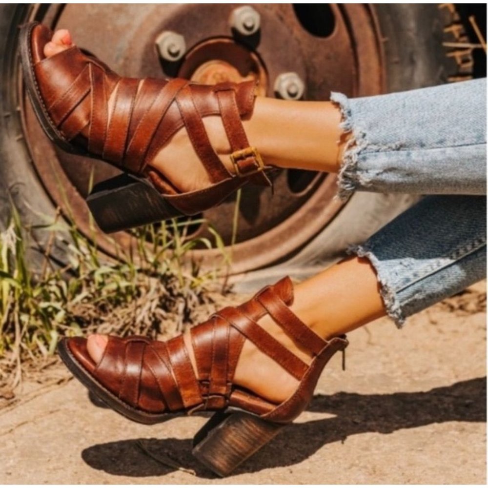 Freebird by Steven Women's Brown Claw Leather Heeled Sandal Size 11